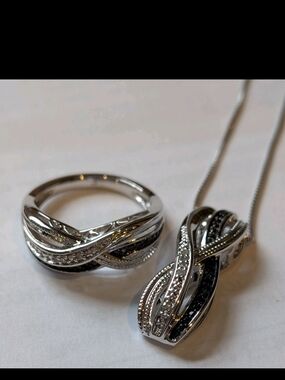 Zales Sterling Silver Black and White Twisted Crystal Ring